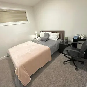  Homestay New, Fresh, And Quiet Private In Basement Suite, 10mins Away From Int'l Airport Canada