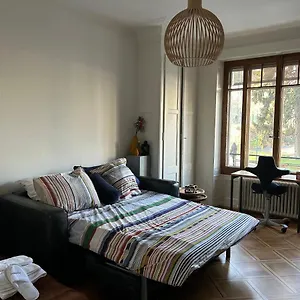 Double Bedroom & Kitchen - Perle Du Lac, Alloggio in famiglia